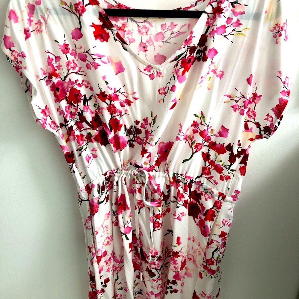 New floral dress, never worn